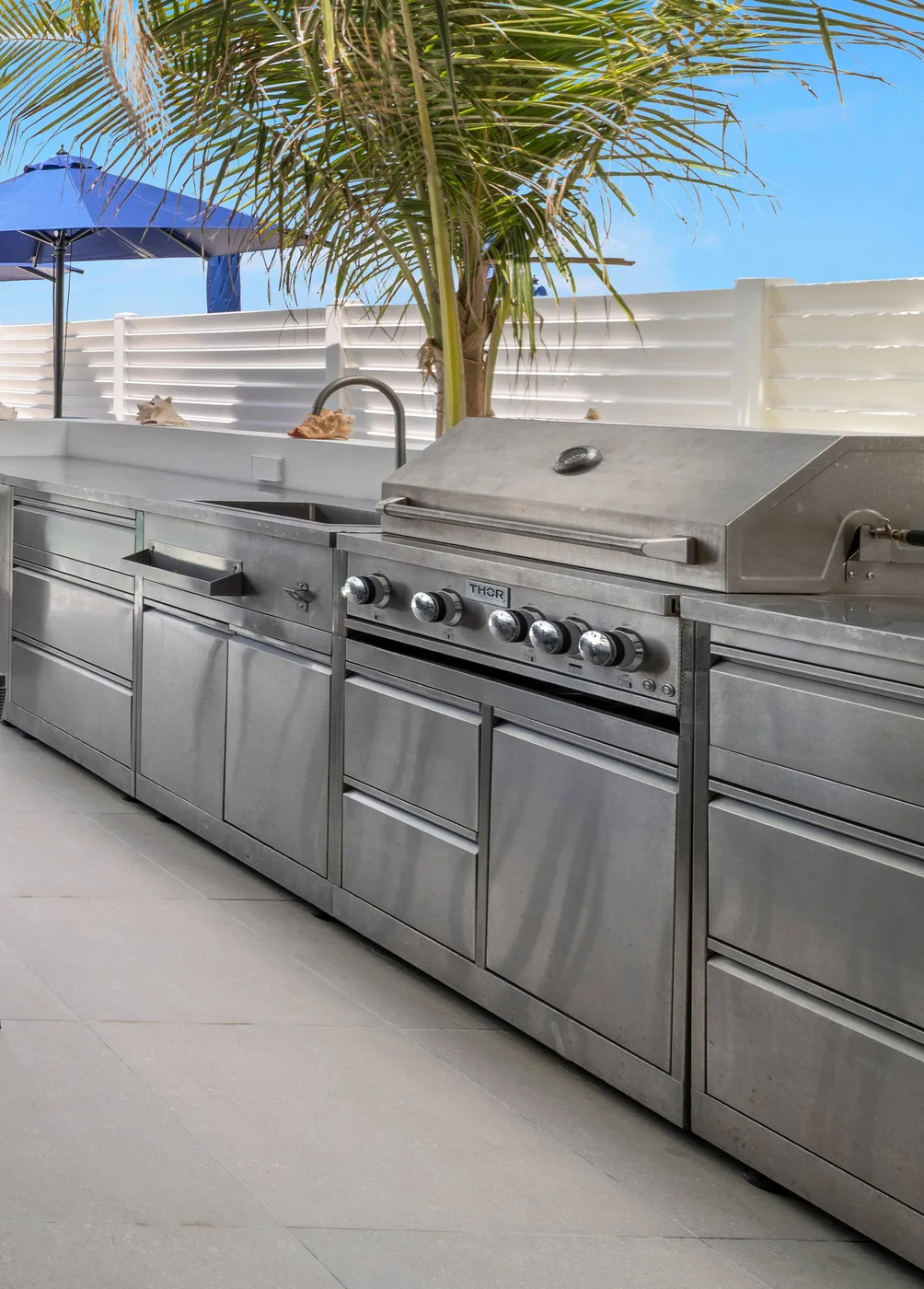 Barbecue/wet bar