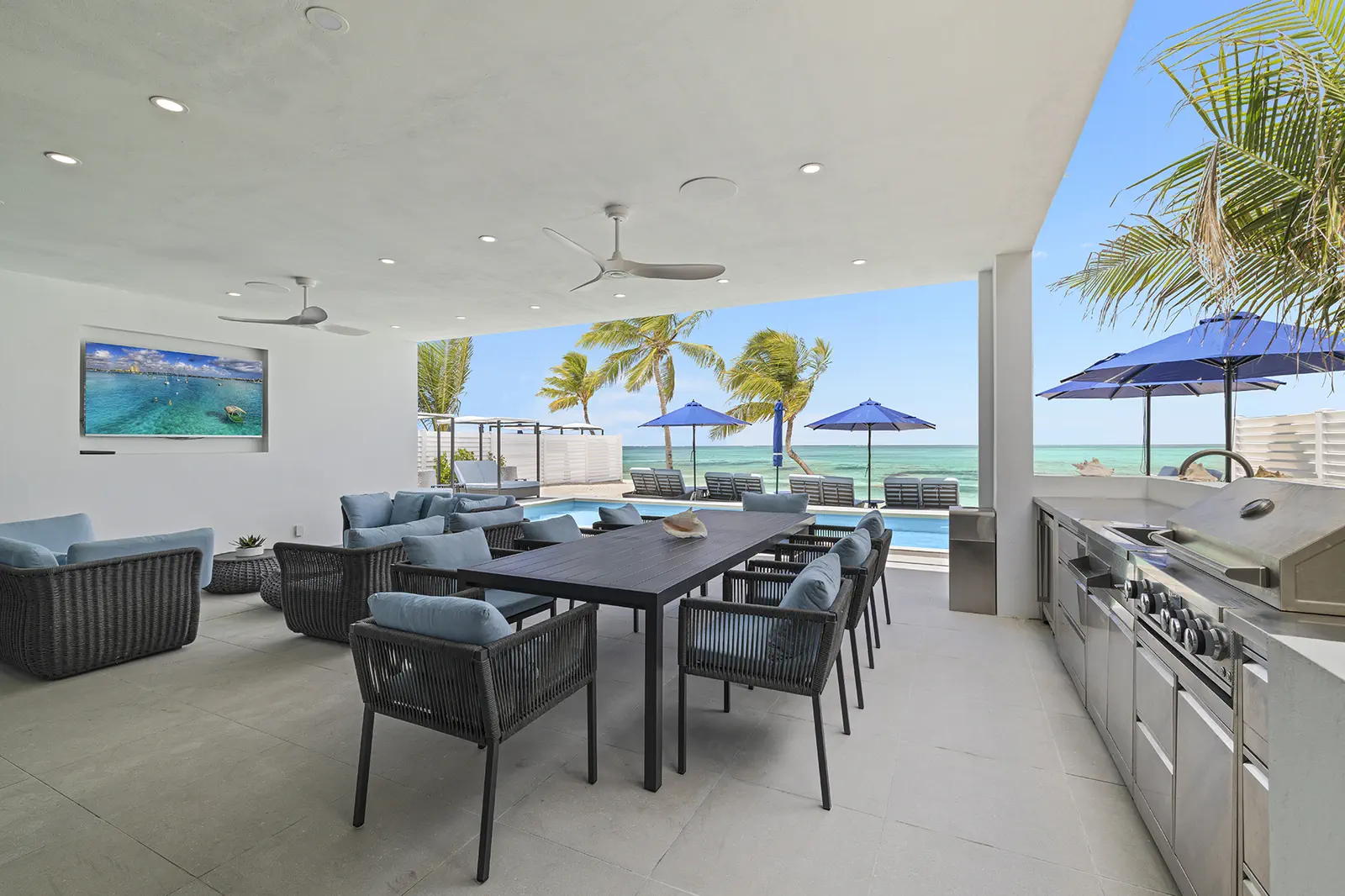 Outdoor Entertainment Area — Aqua Blu Beach Villas