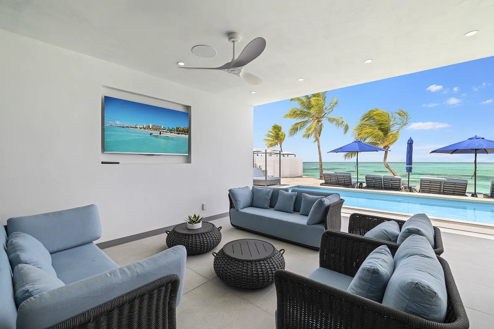 Outdoor Entertainment Area — Aqua Blu Beach Villas