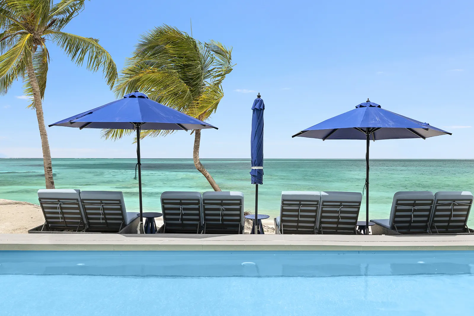 Aqua Blu Beach Villas